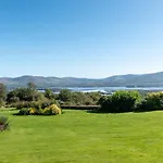 Stylish And Spacious With Sea & Mountain Views 펜션 Templenoe