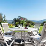 Stylish And Spacious With Sea & Mountain Views