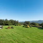 Stylish And Spacious With Sea & Mountain Views 펜션 *