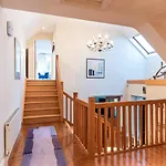 Stylish And Spacious With Sea & Mountain Views 펜션 Templenoe