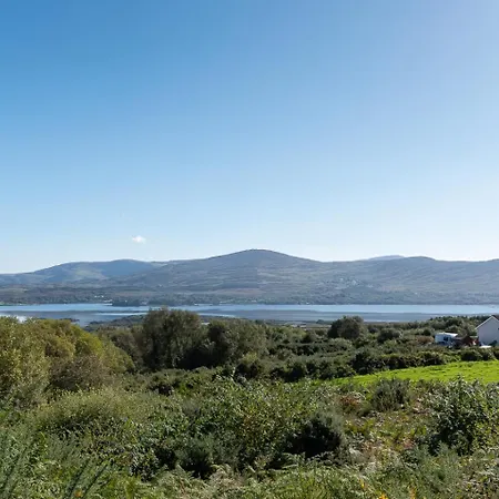 Stylish 4 Bedroom Overlooking Kenmare Bay *