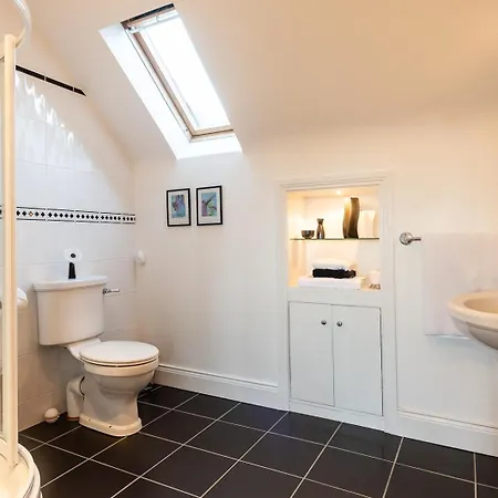 Nyaraló Stylish And Spacious With Sea & Mountain Views