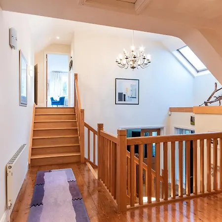 A Split-level Spacious With Sea & Mountain Views