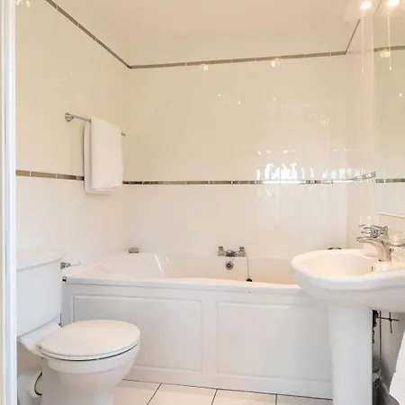 A Split-level Spacious With Sea & Mountain Views * Templenoe