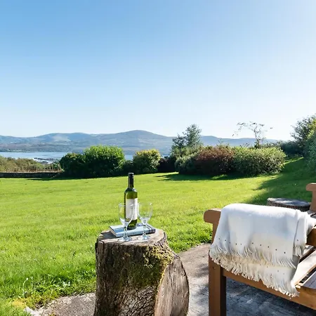 Casa de Férias Stylish 4 Bedroom Overlooking Kenmare Bay Templenoe