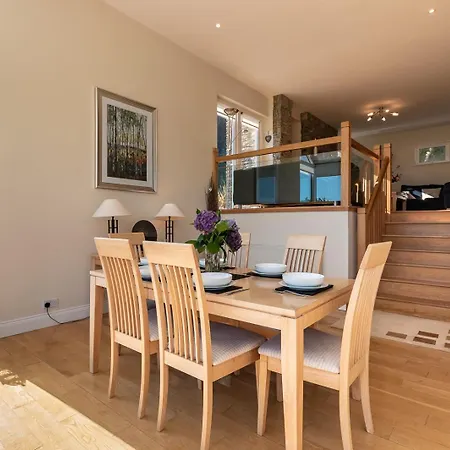 A Split-level Spacious With Sea & Mountain Views