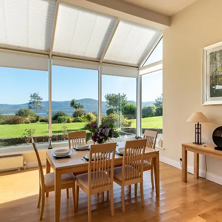 A Split-level Spacious With Sea & Mountain Views