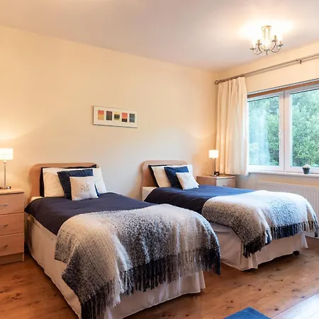 Stylish 4 Bedroom Overlooking Kenmare Bay Prázdninový dům *