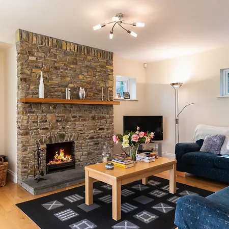 Stylish And Spacious With Sea & Mountain Views Ferienhaus Templenoe