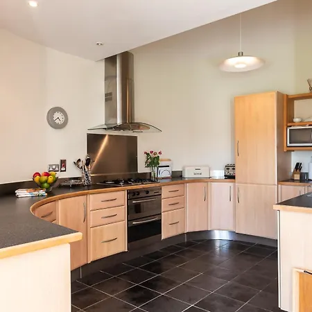 A Split-level Spacious With Sea & Mountain Views Templenoe