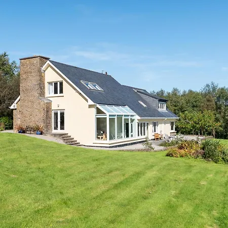 A Split-level Spacious With Sea & Mountain Views * Templenoe