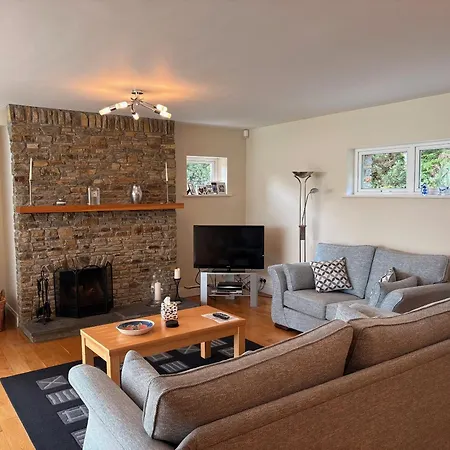 Stylish 4 Bedroom Overlooking Kenmare Bay