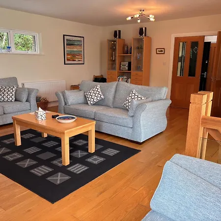 펜션 Stylish And Spacious With Sea & Mountain Views