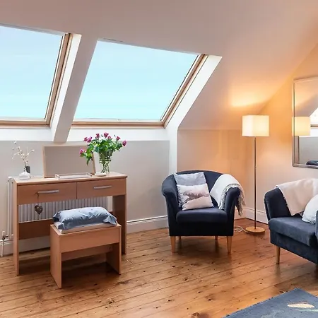 Stylish 4 Bedroom Overlooking Kenmare Bay *