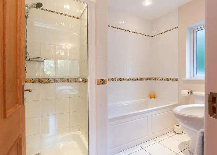 Stylish And Spacious With Sea & Mountain Views Ferienhaus *