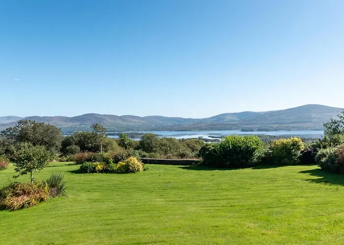 Stylish And Spacious With Sea & Mountain Views Ferienhaus Templenoe