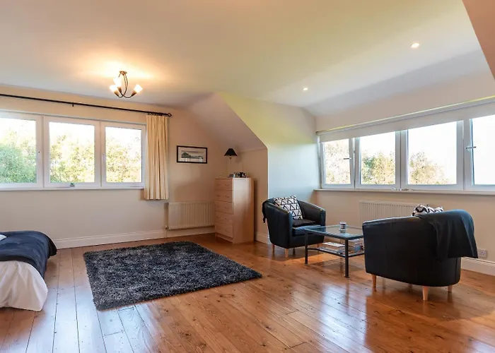 Stylish And Spacious With Sea & Mountain Views Дом отдыха