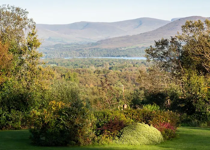 Stylish And Spacious With Sea & Mountain Views Ferienhaus