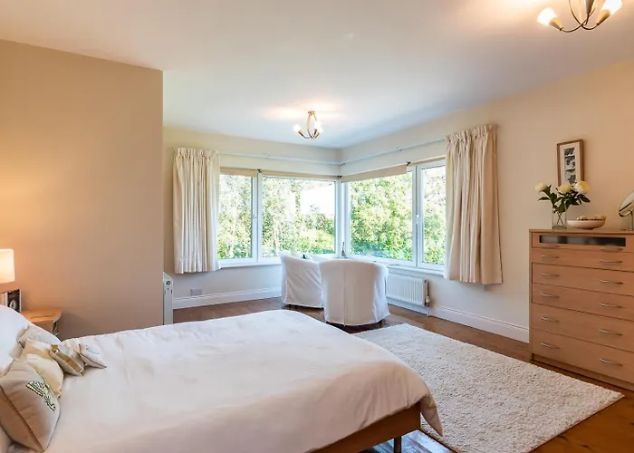 Ferienhaus Stylish And Spacious With Sea & Mountain Views *