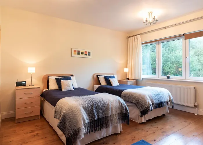 Stylish And Spacious With Sea & Mountain Views Ferienhaus *