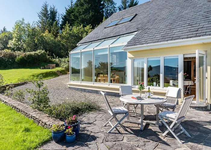 Дом отдыха Stylish And Spacious With Sea & Mountain Views