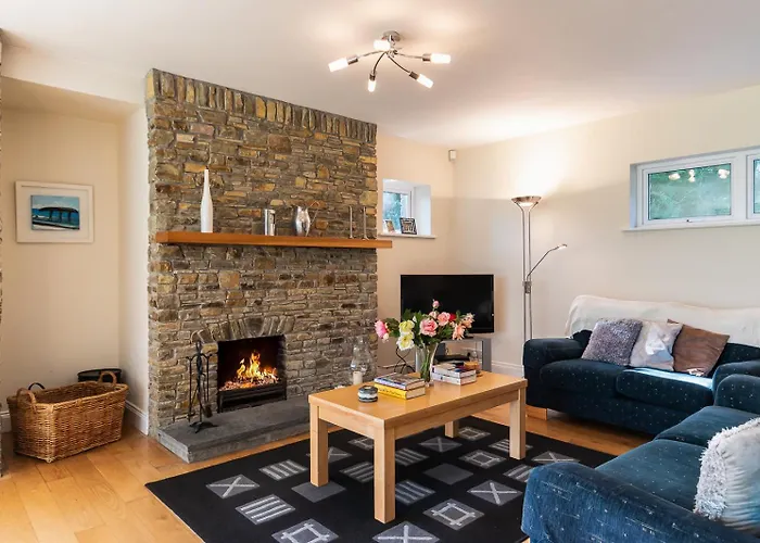 Stylish And Spacious With Sea & Mountain Views Ferienhaus Templenoe