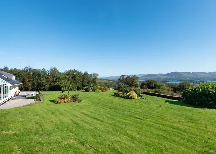 Stylish And Spacious With Sea & Mountain Views Ferienhaus *